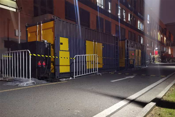 贵德柴油发电机组的输出电压是如何调节的？