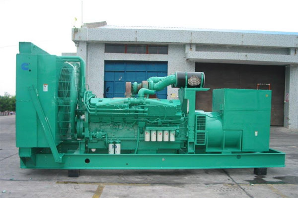 贵德工厂发电机应急发电时如何更准确地检查发电机状态？