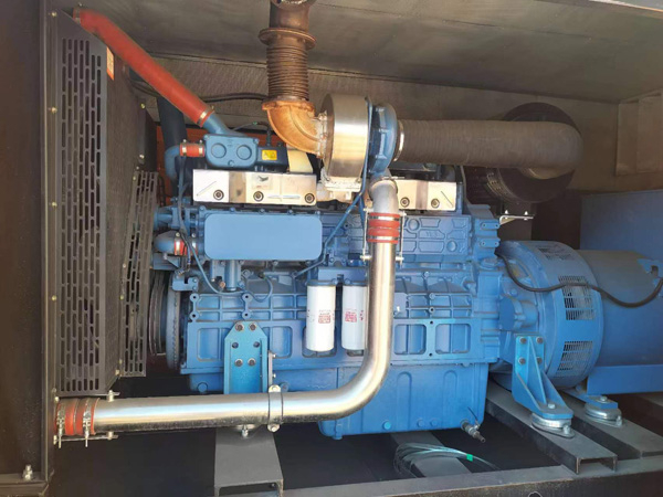 贵德燃油消耗率与进气温度的具体关系是什么？