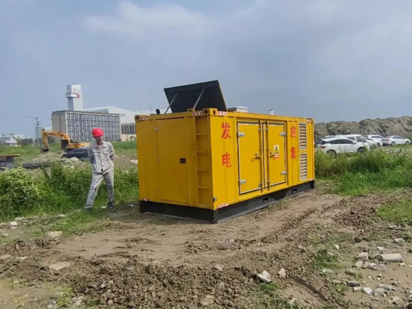 贵德200KW柴油发电机机组每小时的油耗量受哪些因素影响？