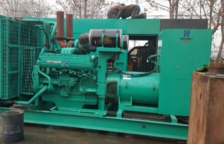 贵德发电机组如何判断水冷式机油散热器内部是否需要清洗？